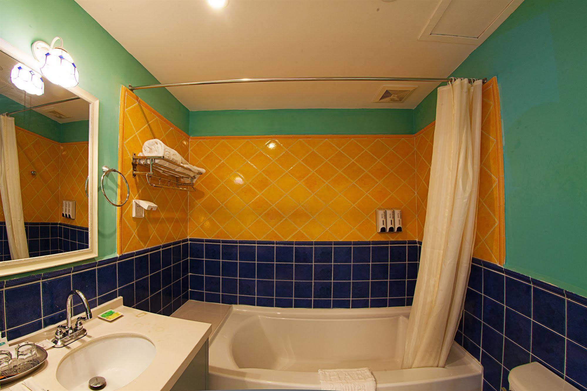 Michael'S Inn & Suites Guilin Exterior photo